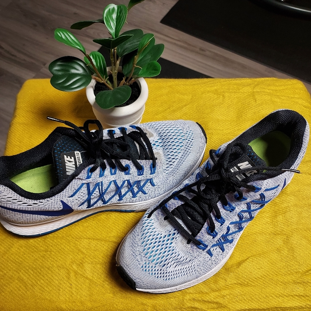 Women's Nike sneakers